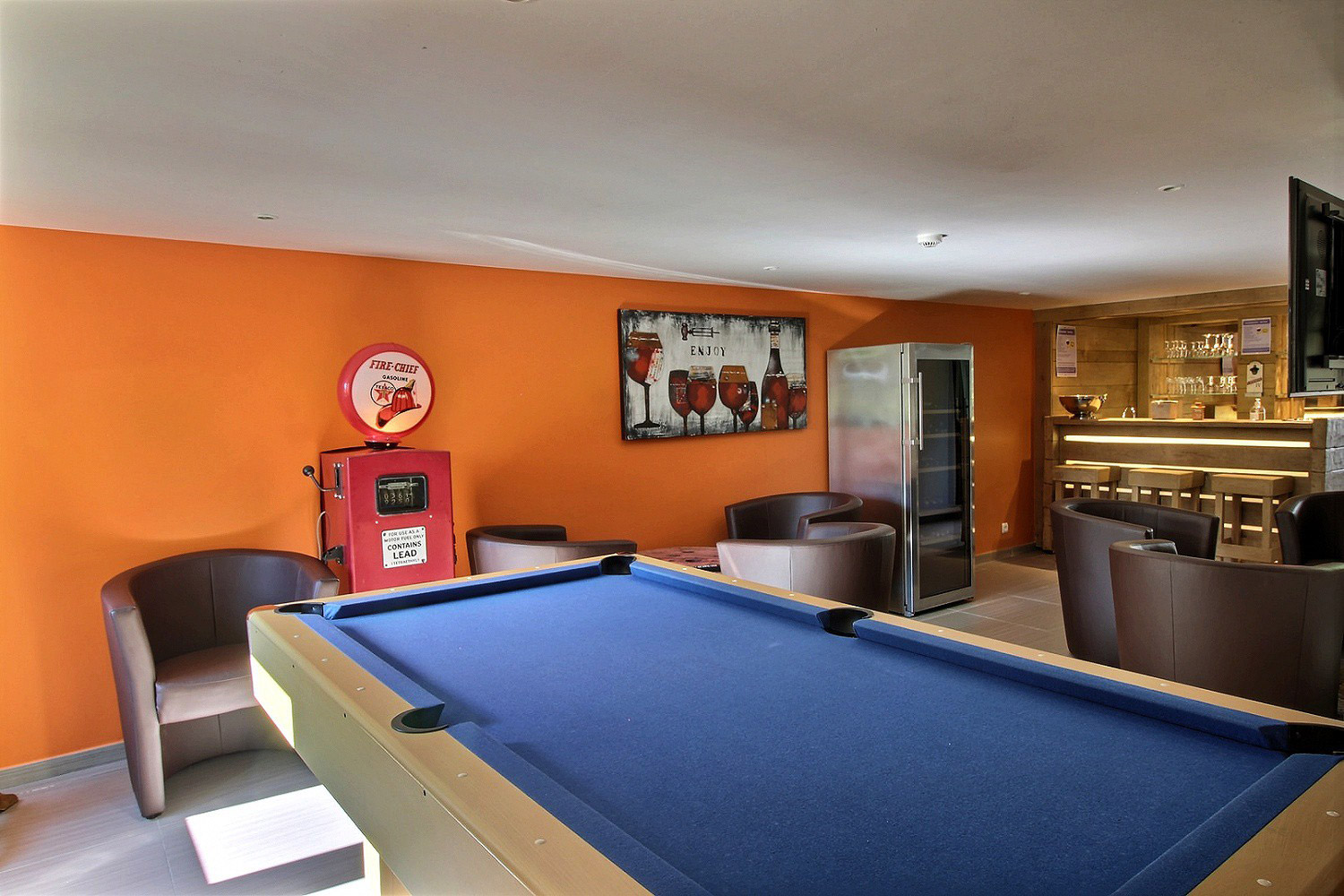 Bar & salle de jeux